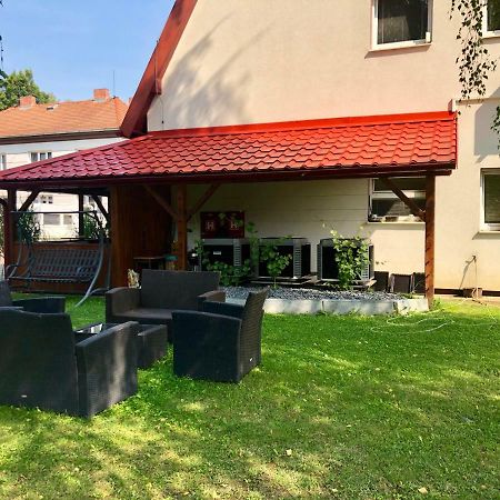 Апартаменты Skolici Stredisko Abena S Ubytovanim Острава Экстерьер фото
