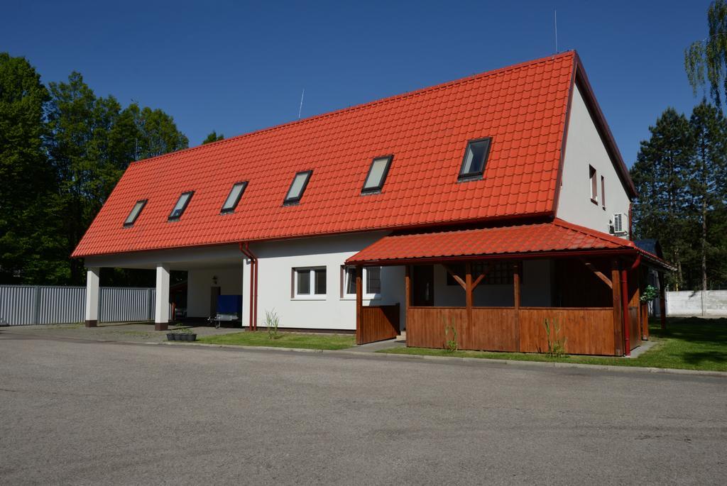 Апартаменты Skolici Stredisko Abena S Ubytovanim Острава Экстерьер фото